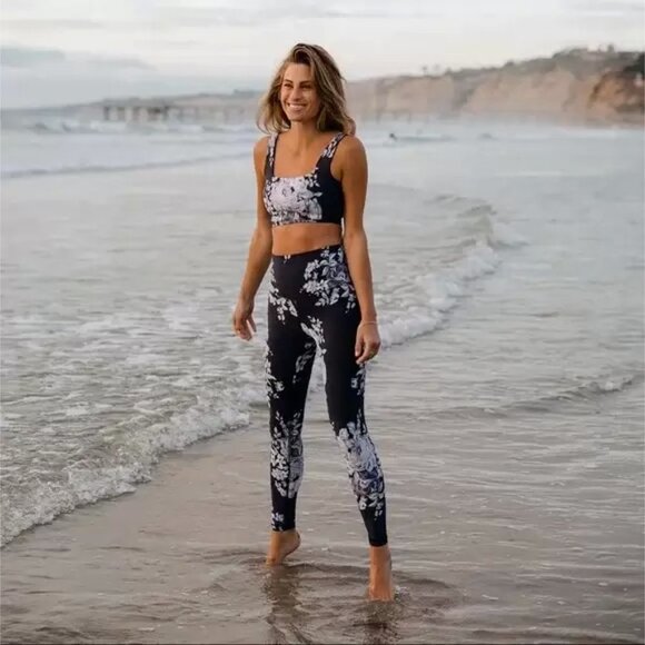 ALBION | ANTIQUA FIT  COMPRESSION FLORAL LEGGING - Picture 2 of 13